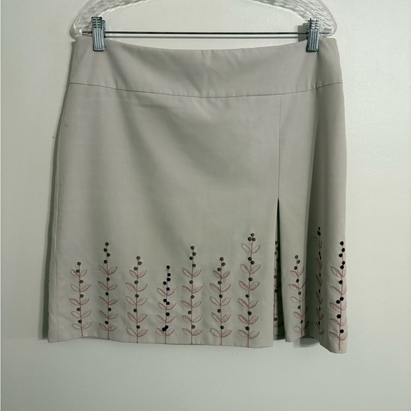 LOFT Dresses & Skirts - LOFT Tan A-Line Skirt with embroidered floral bottom Size 14